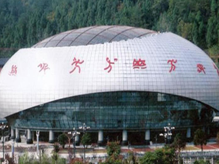浦东体育中心球形网架加工安装